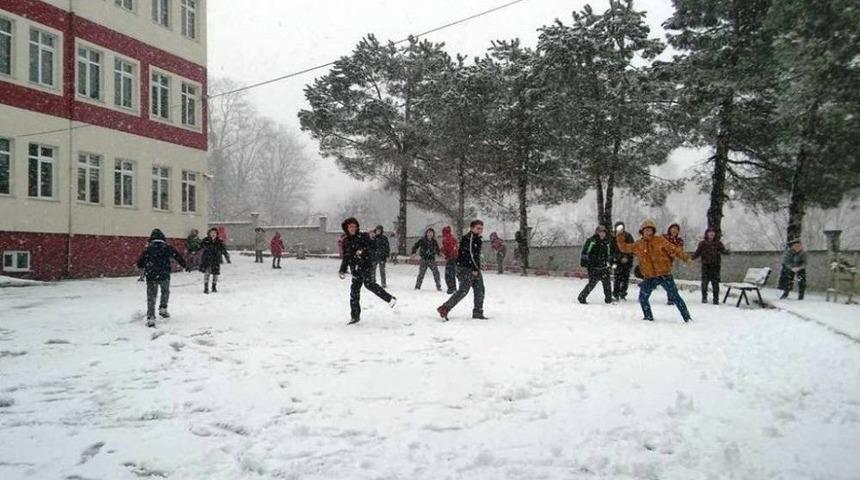 &Ouml;ğrencilerin Kar Sevinci