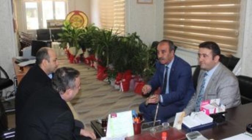 İş-kur M&uuml;d&uuml;r&uuml; Metin &Uuml;lgen Kaya&rsquo;dan Anlamlı Bağış