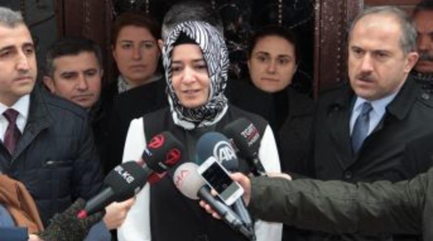 Aile Ve Sosyal Politikalar Bakanı Kaya&rsquo;dan Baş&ouml;rt&uuml;l&uuml; Kıza Ziyaret