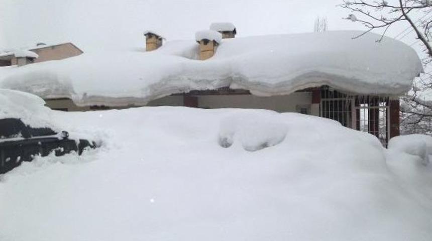 Beyt&uuml;şşebap'ta Evler Kar Altında Kaldı