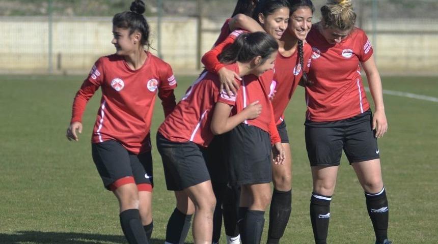 D&ouml;şemealtı Kadın Futbol Takımı Kire&ccedil;burnu&rsquo;nu Ağırlıyor