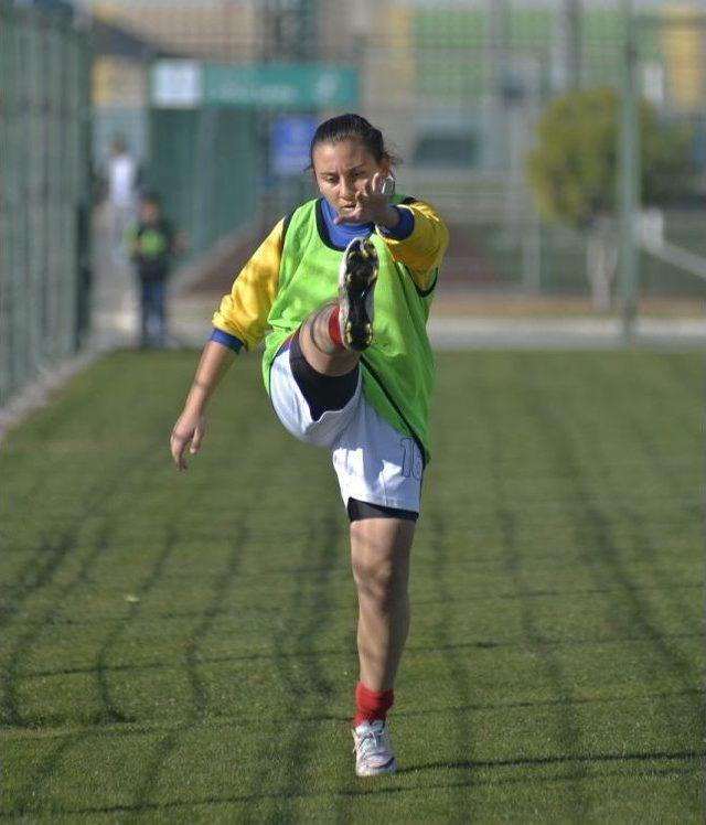 D&ouml;şemealtı Kadın Futbol Takımı Kire&ccedil;burnu&rsquo;nu Ağırlıyor 1