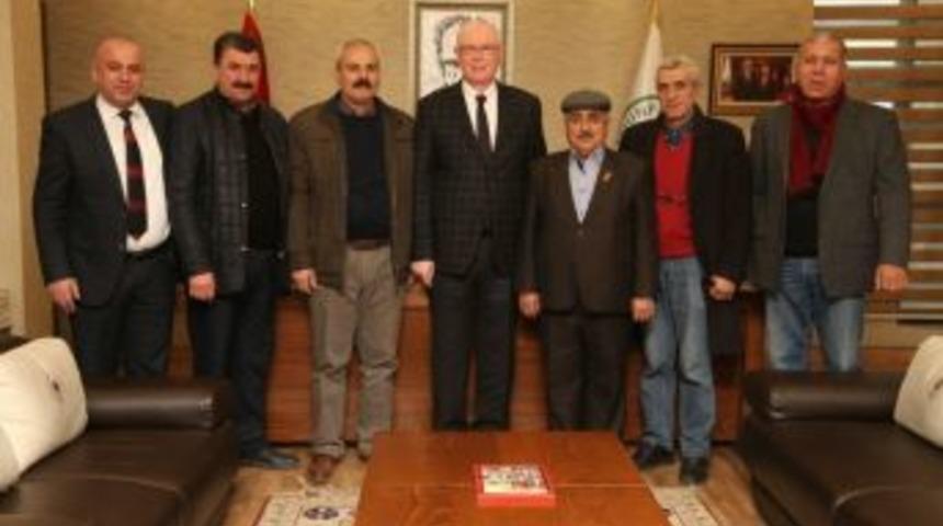 Karatepeliler K&ouml;y&uuml; Derneğinden Başkan Kurt&rsquo;a Ziyaret