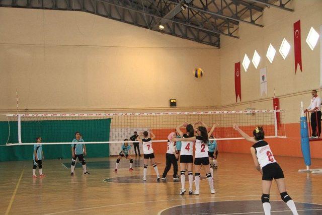 Yıldızlar Voleybol Ligi Başladı