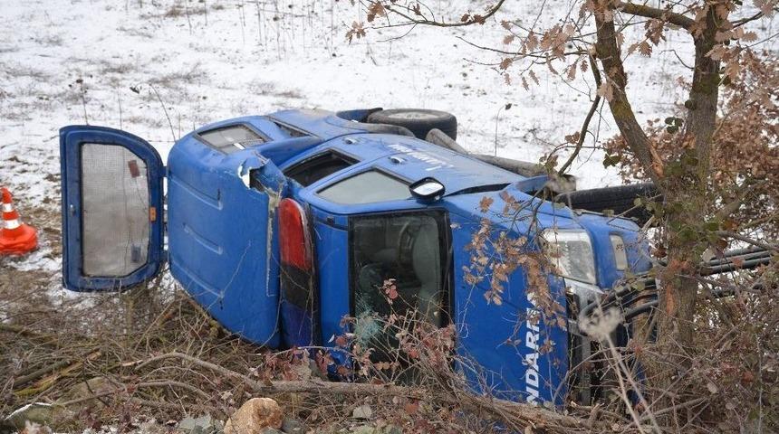 Bilecik&rsquo;te Askeri Ara&ccedil; Şarampole Devrildi: 3 Asker Yaralı