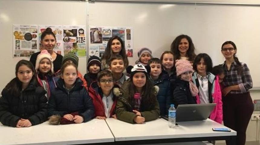 İlkokul &Ouml;ğrencileri Ilk Gazetelerini &Ccedil;ıkardılar