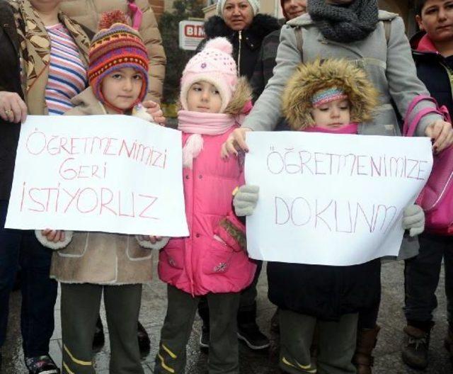 İhra&ccedil; Edilen &Ouml;ğretmen I&ccedil;in Okul &Ouml;n&uuml;nde Destek Eylemi 2