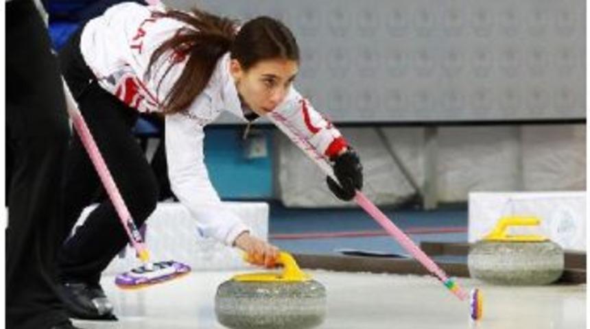 Curling Kızlarda T&uuml;rkiye Grup Lideri
