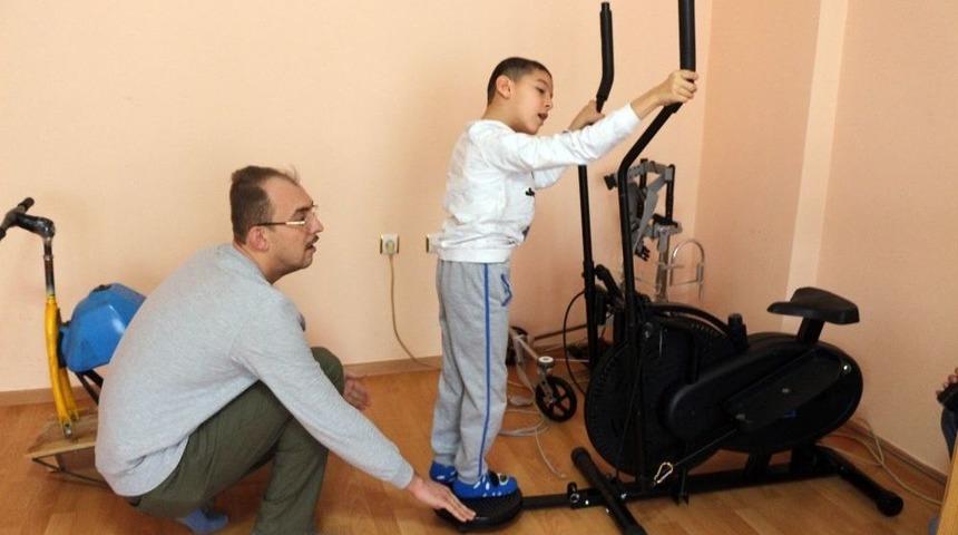 Serebral Palsi Hastası Ali İhsan’a Yardımseverlerden Destek Geldi