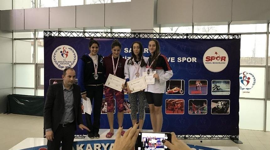 Manisalı Y&uuml;z&uuml;c&uuml; Finallerde