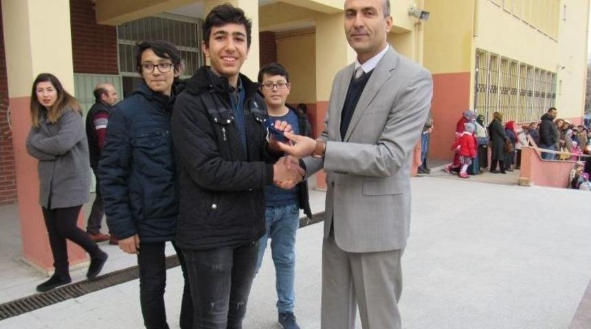 Teog Birincisine &Ouml;d&uuml;l