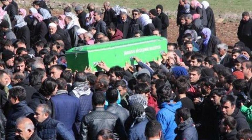 Aynı Kaderi Paylaştığı Jokey Kardeşinin Yanına Defnedildi