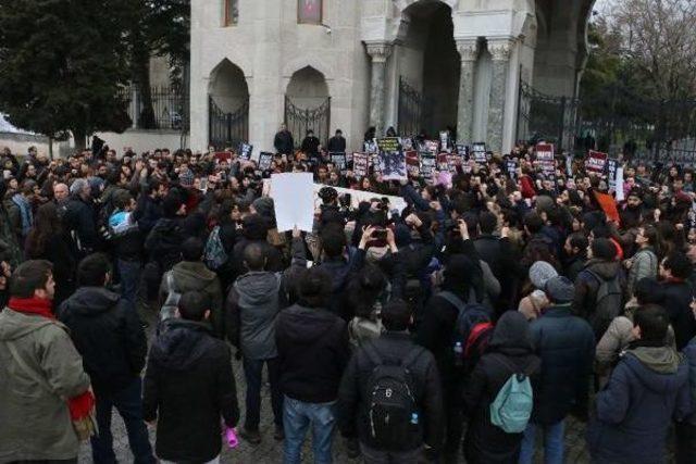 Beyazıt Kampüsü Önünde Güvenlikçilerle Öğrenciler Arasında Gerginlik; 6 Gözaltı