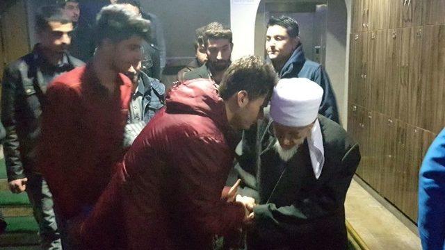 Öğrenciler Kanaat Önderi Seyda Hocayı Ziyaret Etti