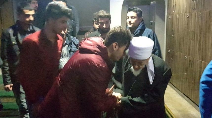 &Ouml;ğrenciler Kanaat &Ouml;nderi Seyda Hocayı Ziyaret Etti