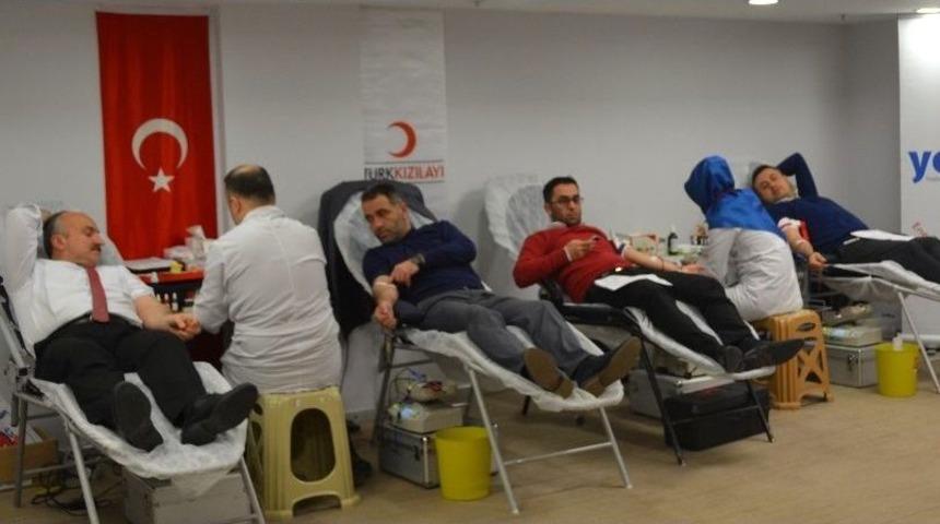 Yedaş &Ccedil;alışanlarından Kızılay&rsquo;a Kan Bağışı