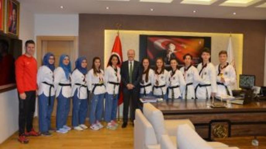 Madalya Avcıları Başkan Kafaoğlu&rsquo;nu Ziyaret Etti