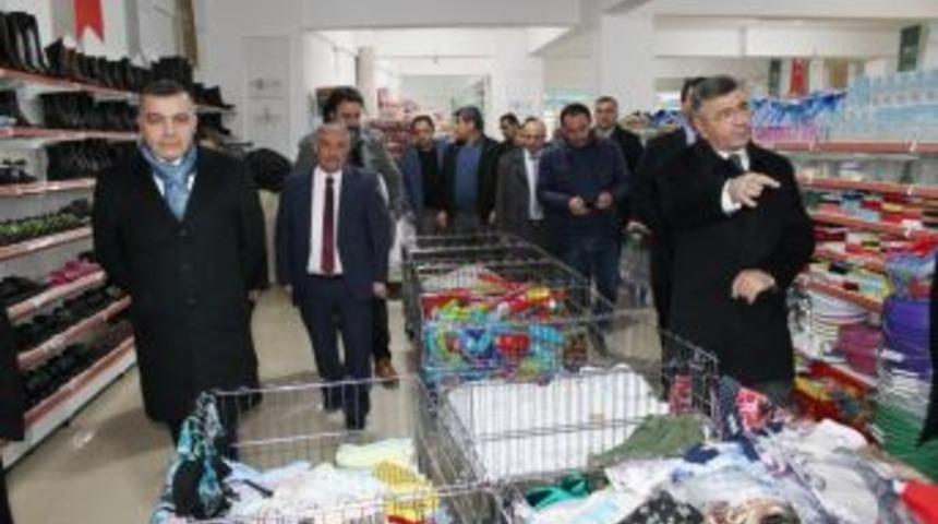 Niğde&rsquo;de Esnaflar G&ouml;n&uuml;l Kapısını Gezdi