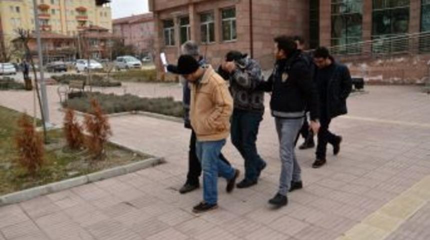 İranlı Dolandırıcılar Osmancık Polisinden Ka&ccedil;amadı