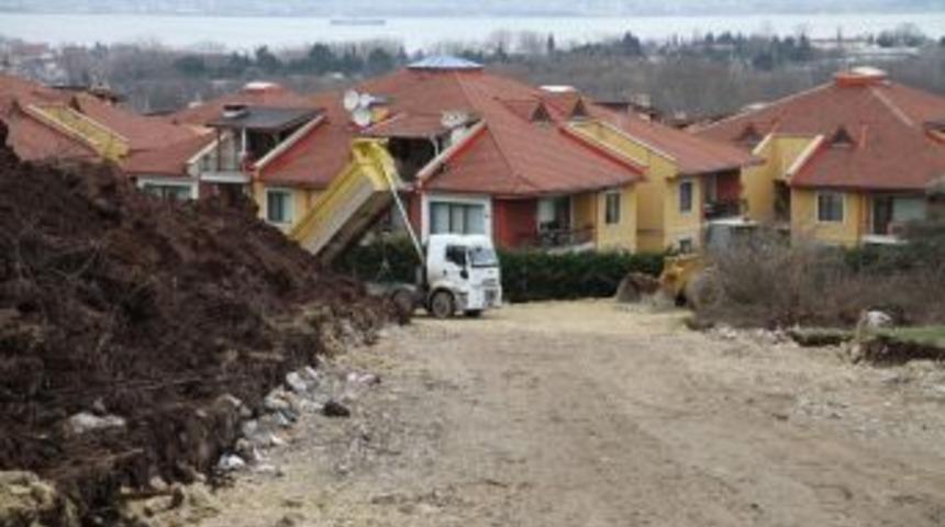 Başiskele Belediyesi Yol Yapım &Ccedil;alışmalarına Devam Ediyor