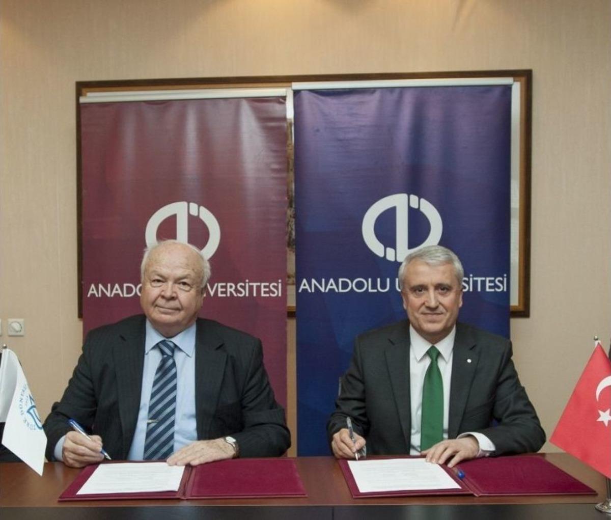 Bilim K&uuml;lt&uuml;r Ve Sanat Merkezi&rsquo;nin Anadolu &Uuml;niversitesine Tahsisi İ&ccedil;in İmzalar Atıldı