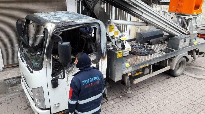 Aydınlatma &Ccedil;alışması İ&ccedil;in Gelen Aracı Yaktılar