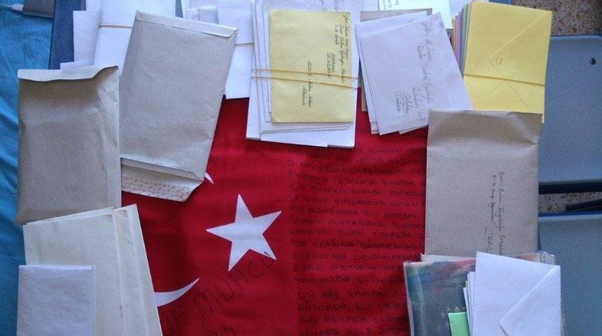 &Uuml;niversite &Ouml;ğrencisinden El Bab&rsquo;taki Askerler İ&ccedil;in Mektup Kampanyası