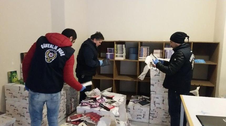 İstanbul&rsquo;da 220 Bin Tl&rsquo;lik Korsan Kitap Operasyonu