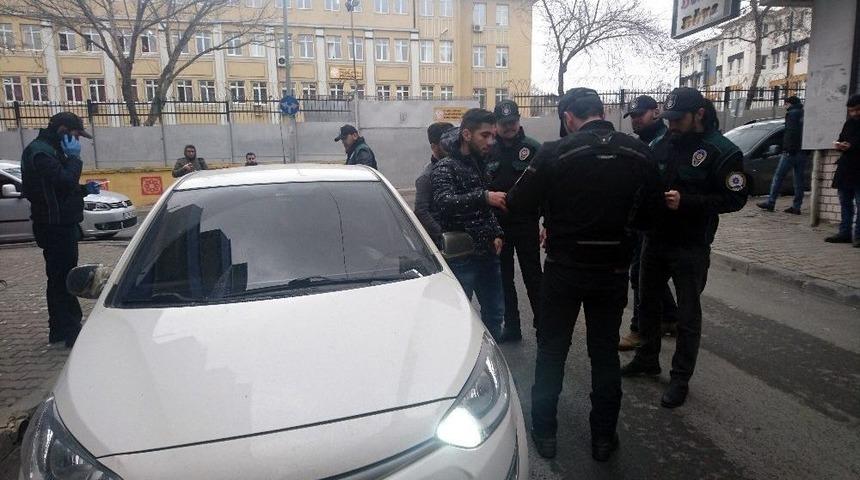 Polisten Okul &Ccedil;evresinde Uyuşturucu Denetimi