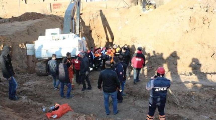 Hazine Ararken G&ouml;&ccedil;&uuml;k Altında Kalan Kişinin Cesedi &Ccedil;ıkarıldı (2)