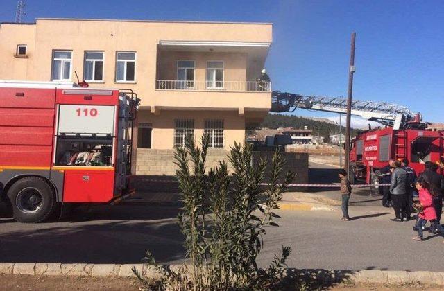 Yatak Odasında Çıkan Yangın Paniğe Neden Oldu