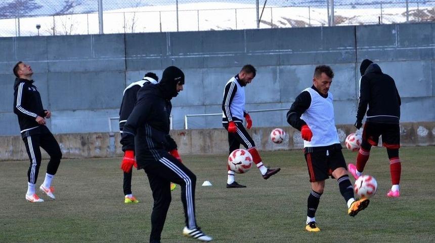 Sivasspor, Denizlispor Ma&ccedil;ı Hazırlıklarını S&uuml;rd&uuml;r&uuml;yor