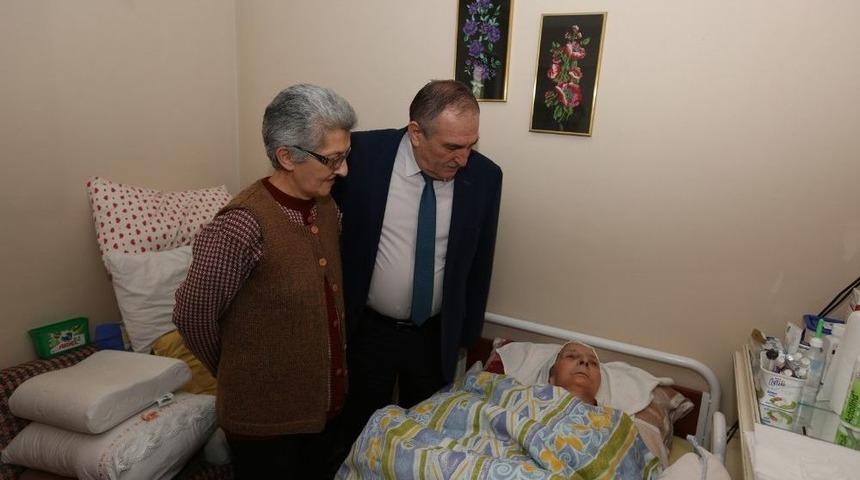 Başkan Yılmaz&rsquo;ın Hasta Ziyaretinde Duygu Dolu Anlar