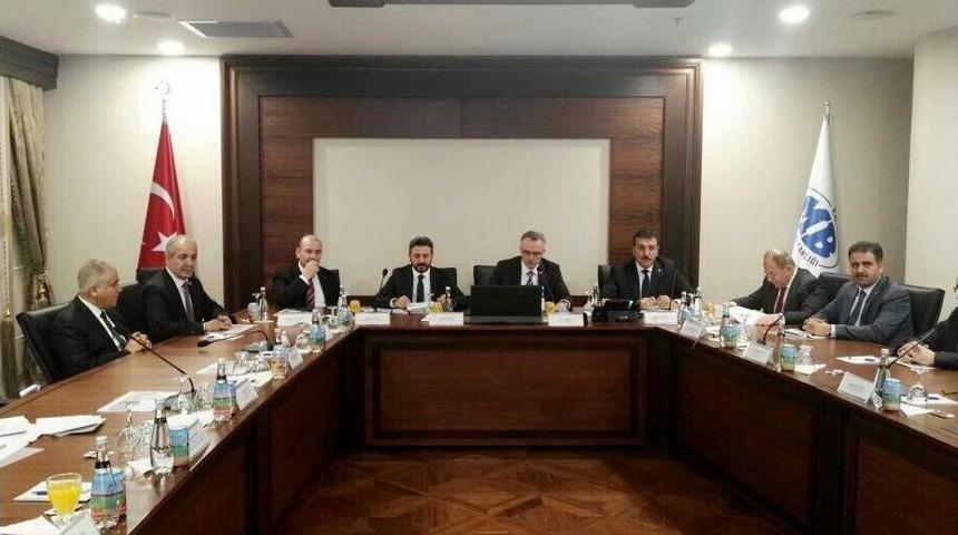 Kıyılmış T&uuml;t&uuml;n Bakanlar D&uuml;zeyinde Masaya Yatırıldı