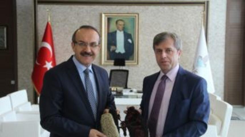 Vali Yavuz&rsquo;dan Vali &Ccedil;ınar&rsquo;a Ziyaret
