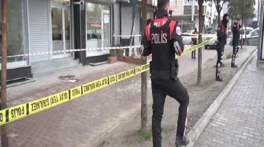 Polis, Hastaneden Ka&ccedil;an Hırsızlık Ş&uuml;phelilerini Yakalamak I&ccedil;in Silah Kullandı