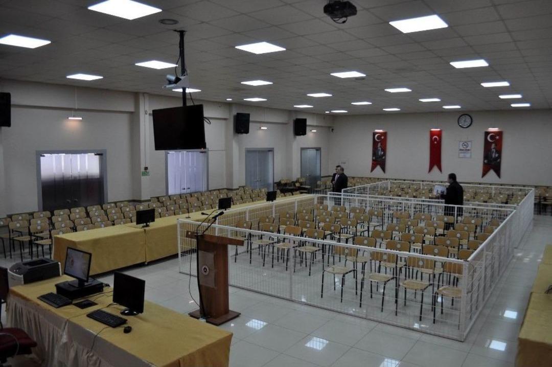 Darbeci Askerlerin Yargılanacağı Duruşma Salonunda Hazırlıklar Tamamlandı