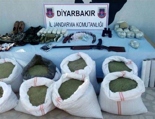 Diyarbakır'da Bombalı Eylemde Kullanılacak 2 Araç Ele Geçirildi