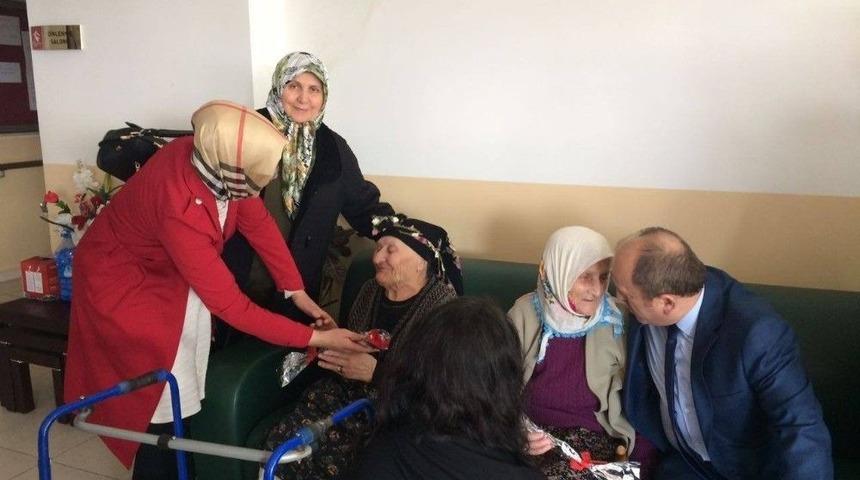 Karadağ&rsquo;dan Huzurevi Ziyareti