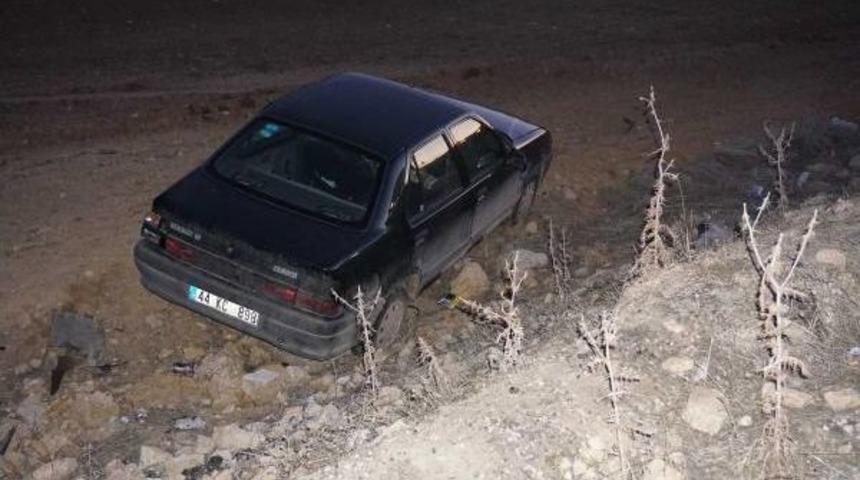 G&ouml;lbaşı'da Otomobil Devdildi: 4 Yaralı