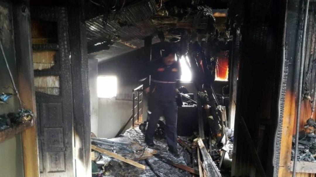 &Ccedil;atı Yangını İtfaiye Ekiplerince S&ouml;nd&uuml;r&uuml;ld&uuml;