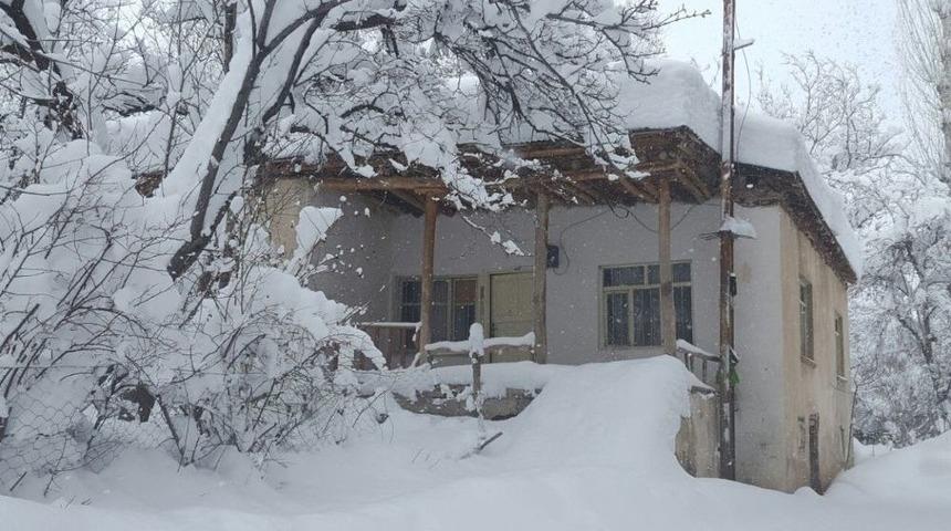 Gevaş&rsquo;ta Eğitime Kar Engeli