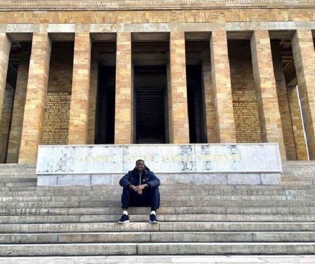 Fenerbahçeli Udoh Anıtkabir'i Ziyaret Etti