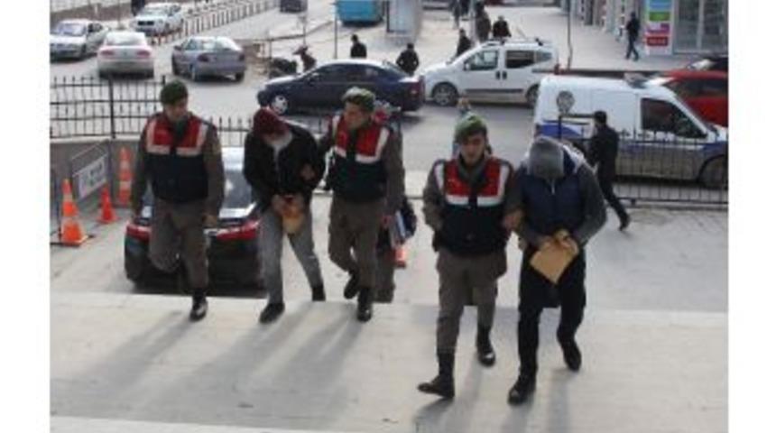 Ter&ouml;r Propagandası Ve Cumhurbaşkanı&rsquo;na Hakaretten 3 Kişi Tutuklandı