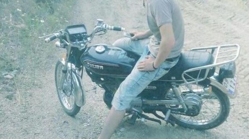 Motosiklet At Ile Sahibine &Ccedil;arptı: 1 &Ouml;l&uuml;, 2 Yaralı