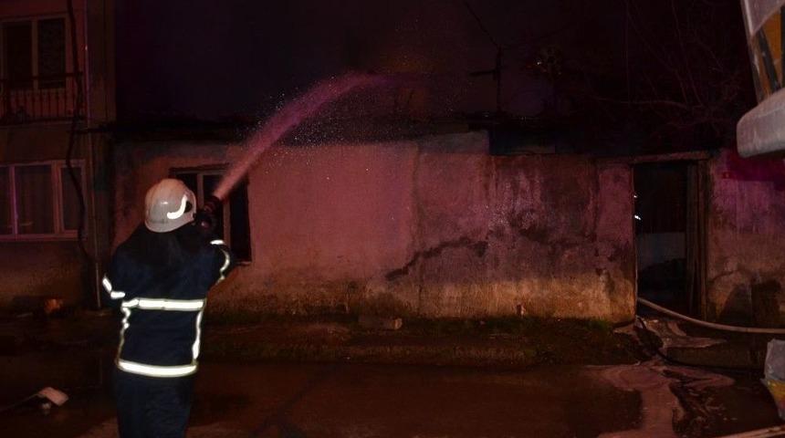 Evi Yanan Anne, Oğlunu G&ouml;remeyince G&ouml;zyaşlarına Boğuldu