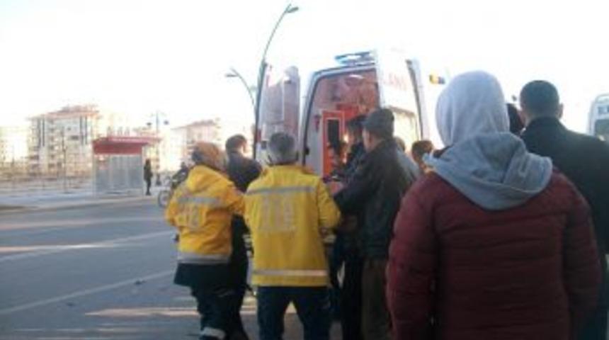 Malatya&rsquo;da Minib&uuml;s&uuml;n &Ccedil;arptığı Yaya Ağır Yaralandı