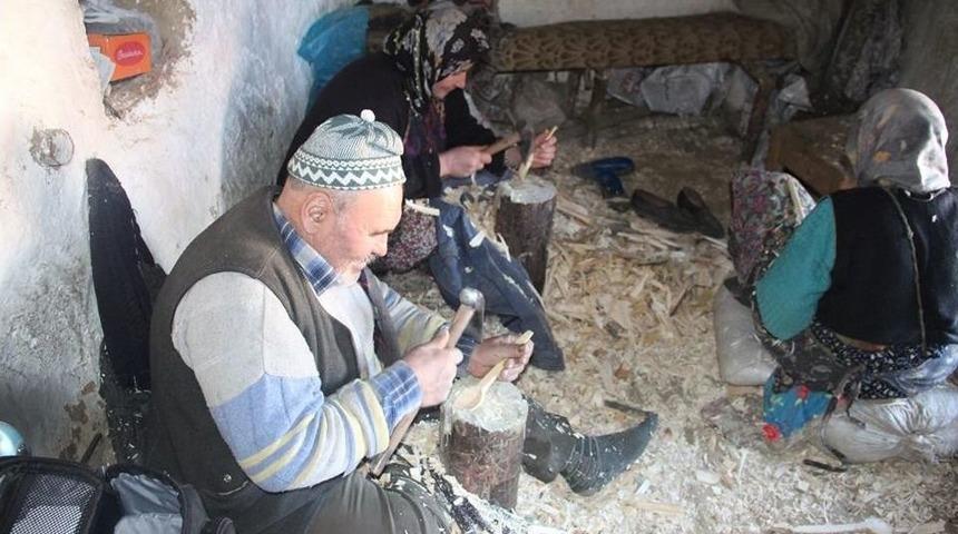 Onların Ge&ccedil;im Kaynağı Tahta Kaşıklar