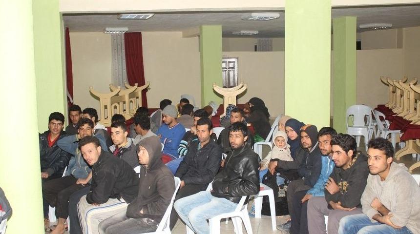 Manavgat&rsquo;taki Suriyeliler M&uuml;lteci Kampına G&ouml;nderildi