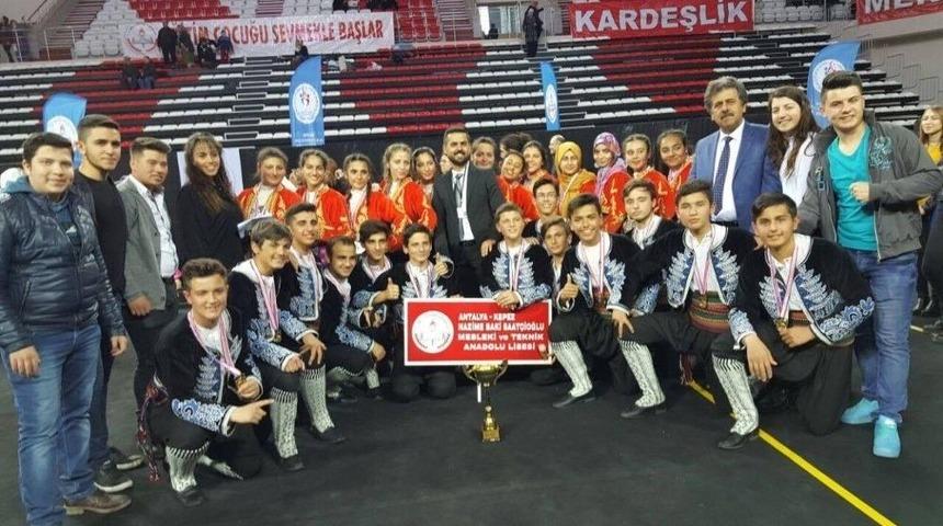 Gen&ccedil; Efeler Kupayı Şehitlere Armağan Etti